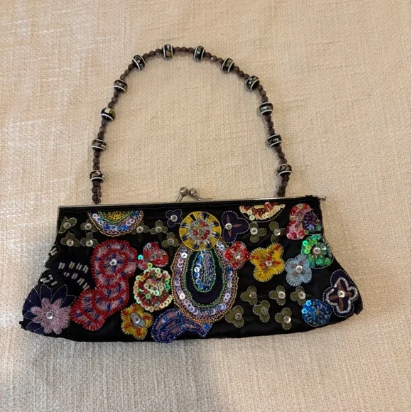 Le Régale Embroidered Floral Beaded Clutch with Beaded Strap & Clasp Close - Picture 2 of 8